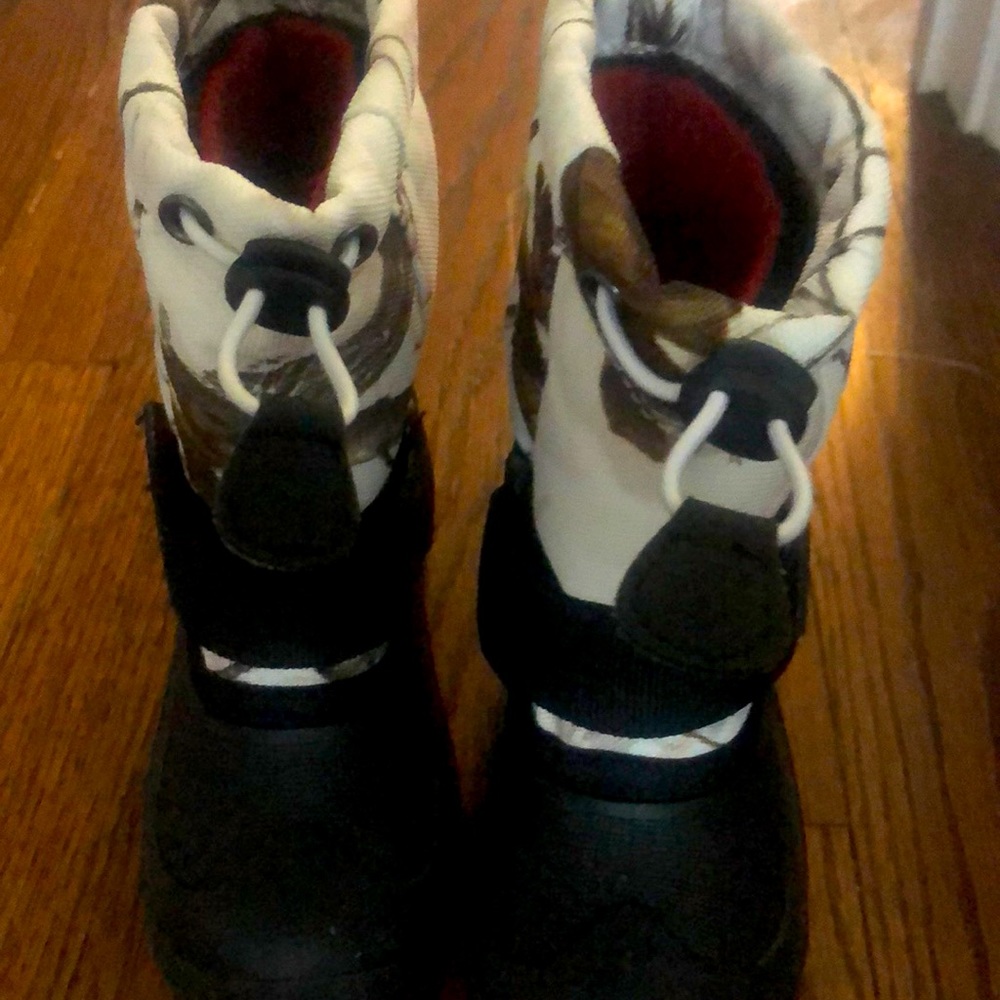 Kamik snow boots toddler size 8